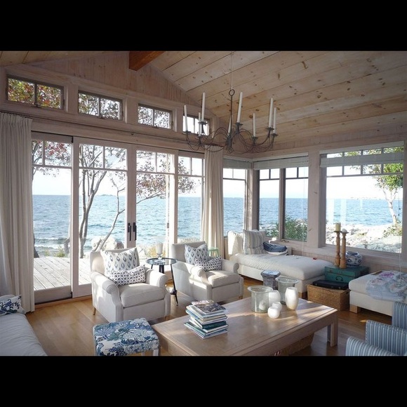 Meet your Posher, Noelle - Picture 1 of 1